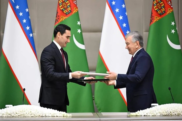 Türkmenistan bilen Özbegistanyň arasynda ikitaraplaýyn resminamalara gol çekildi